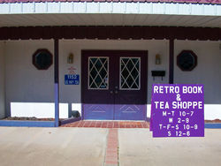 logo: Retro Book Shoppe, LLC