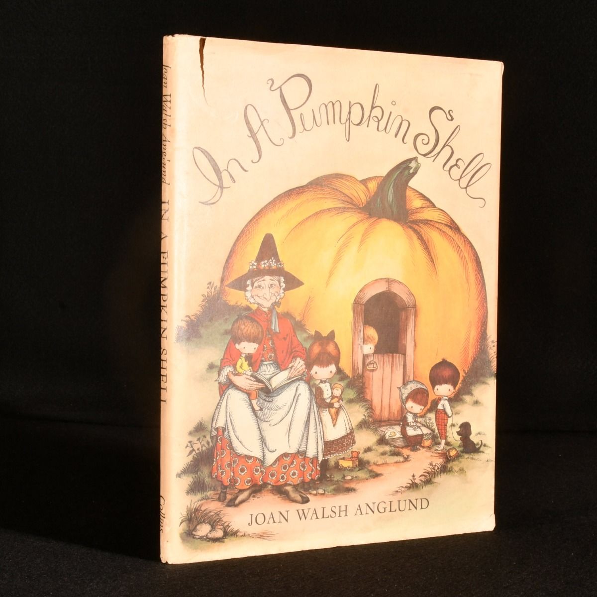 Joan Walsh Anglund - A Mother Goose ABC in a Pumpkin Shell