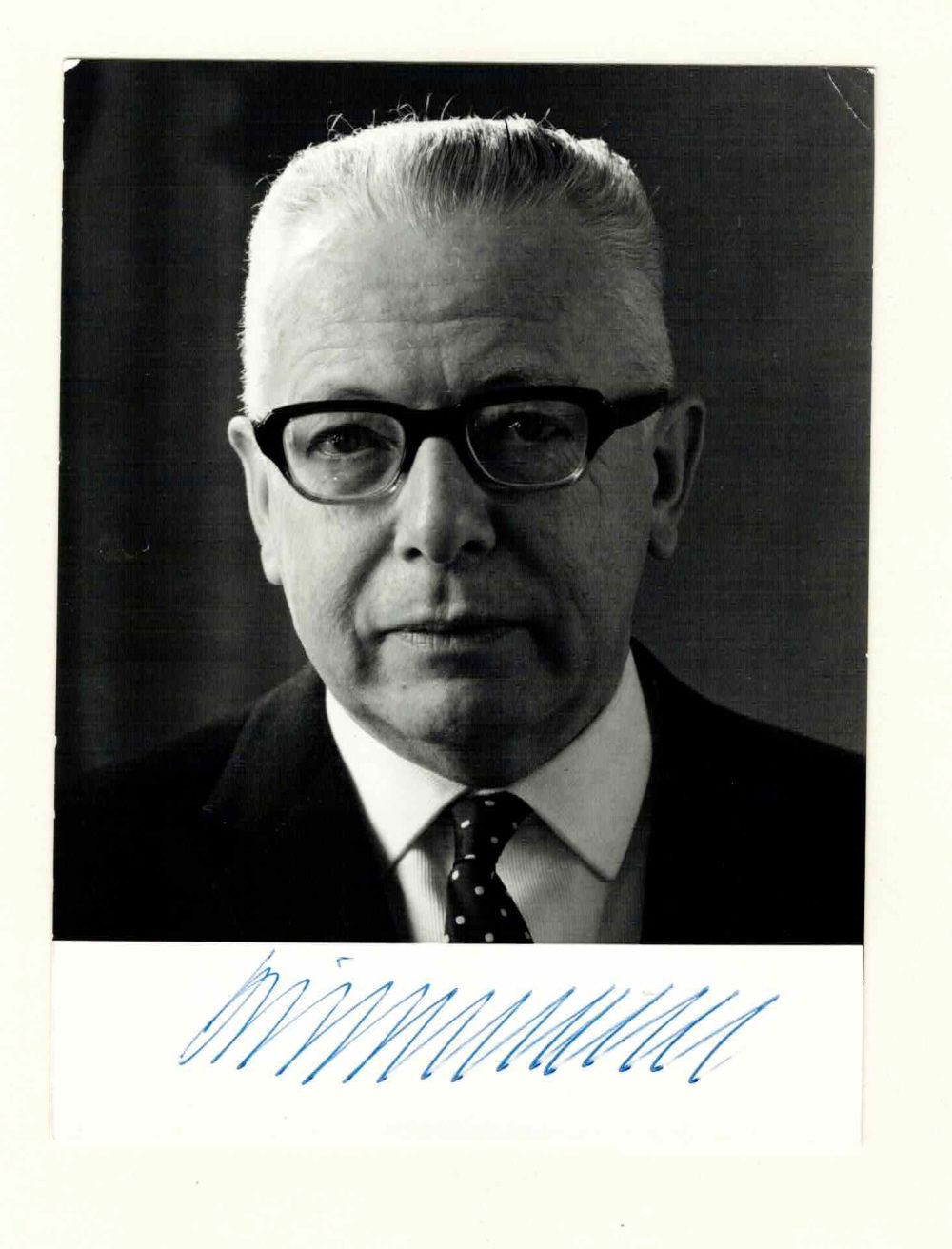 Image for ORIGINAL PHOTOGRAPH SIGNED by the President of West Germany GUSTAV HEINEMANN. ORIGINAL PHOTOGRAPH SIGNED by the President of West Germany GUSTAV HEINEMANN.