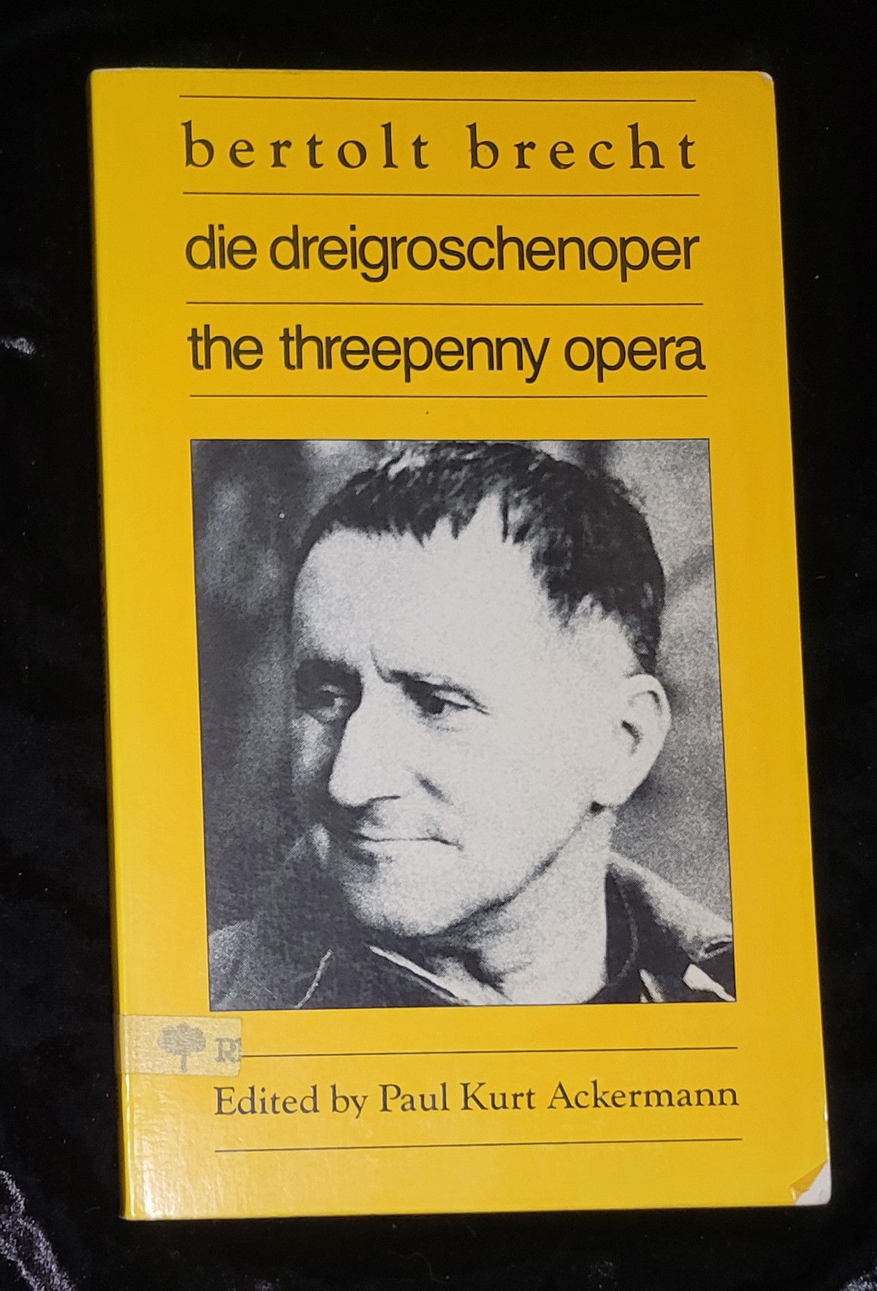 Die Dreigroschenoper - The Threepenny Opera