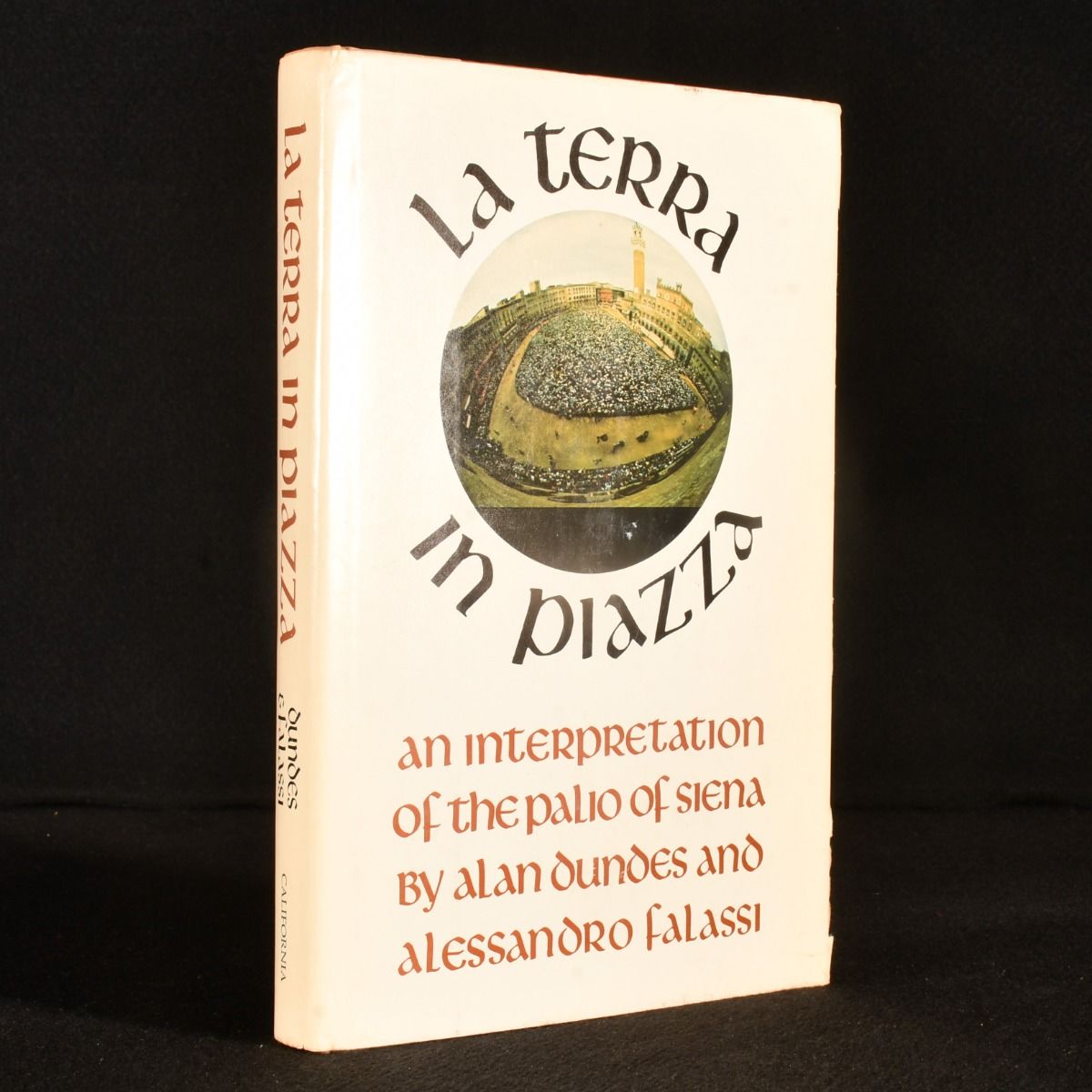 Alan Dundes; Alessandro Falassi - La Terra in Piazza an Interpretation of the Palio of Siena