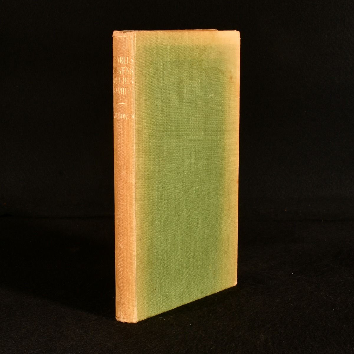 W. H. Bowen - Charles Dickens and His Family: A Sympathetic Study