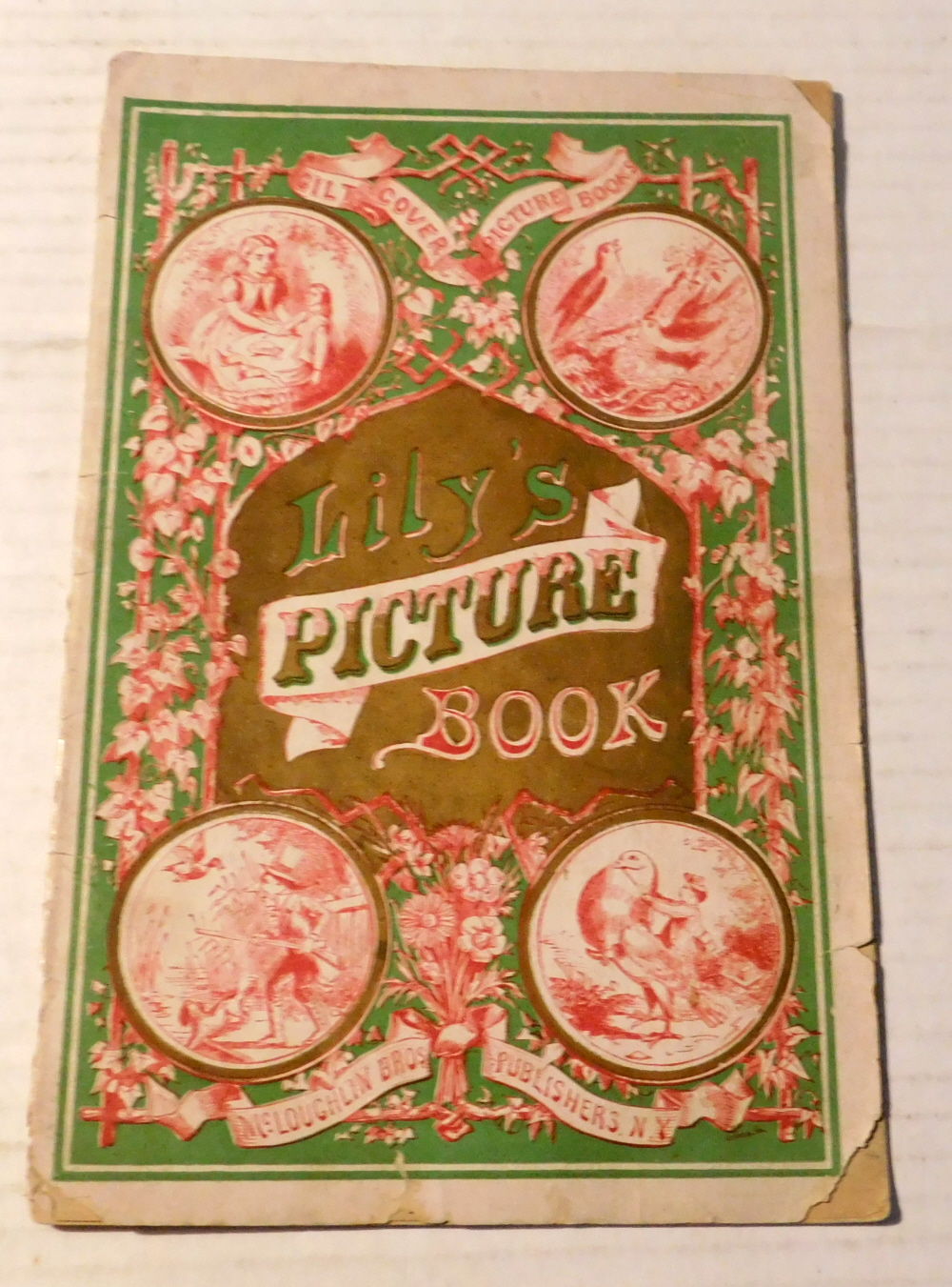LILY'S PICTURE BOOK: Gilt Cover Picture Book.
