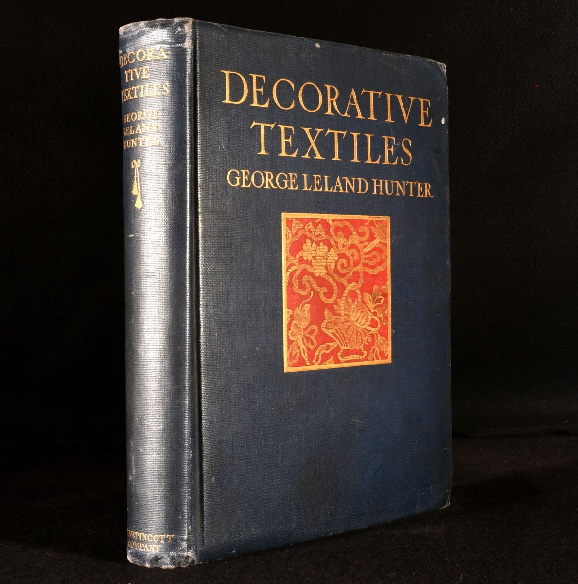 George Leland Hunter - Decorative Textiles: An Illustrated Book on Coverings for Furniture, Walls and Floors, Including Damask, Brocades and Velvets, Tapestries, Laces, Embroideries, Chintzes, Cretonnes, Drapery and Furniture, Trimmings, Wall Papers, Carpets, and Rugs, Tooled and Illuminated Leathers