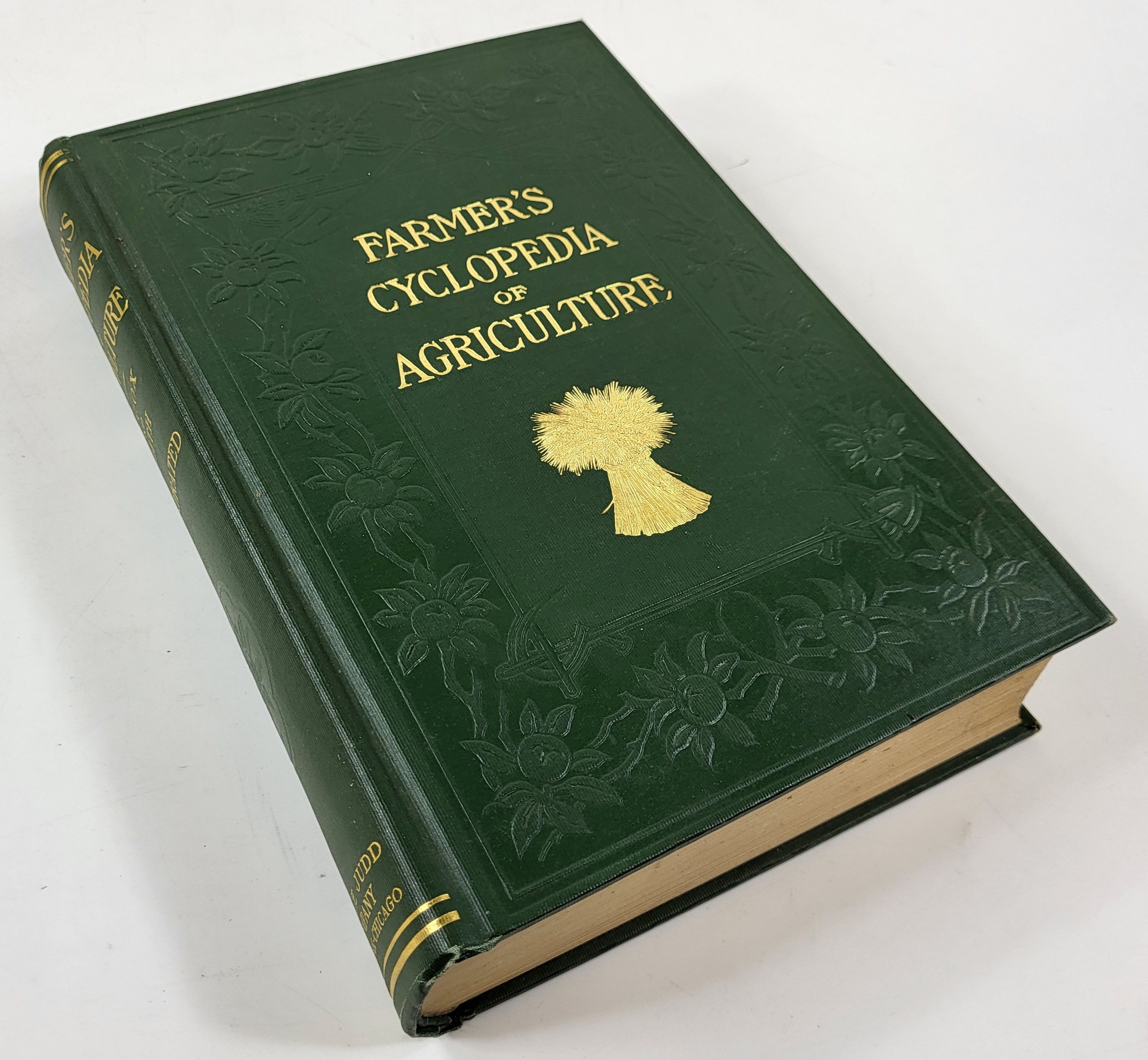 Farmer's Cyclopedia of Agriculture. A Compendium of Agricultural Science and Practice on Field, Orchard, and Garden Crops, Spraying, Soils, the Feeding and Diseases of Farm Animals, Dairy Farming, and Poultry in the United States and Canada