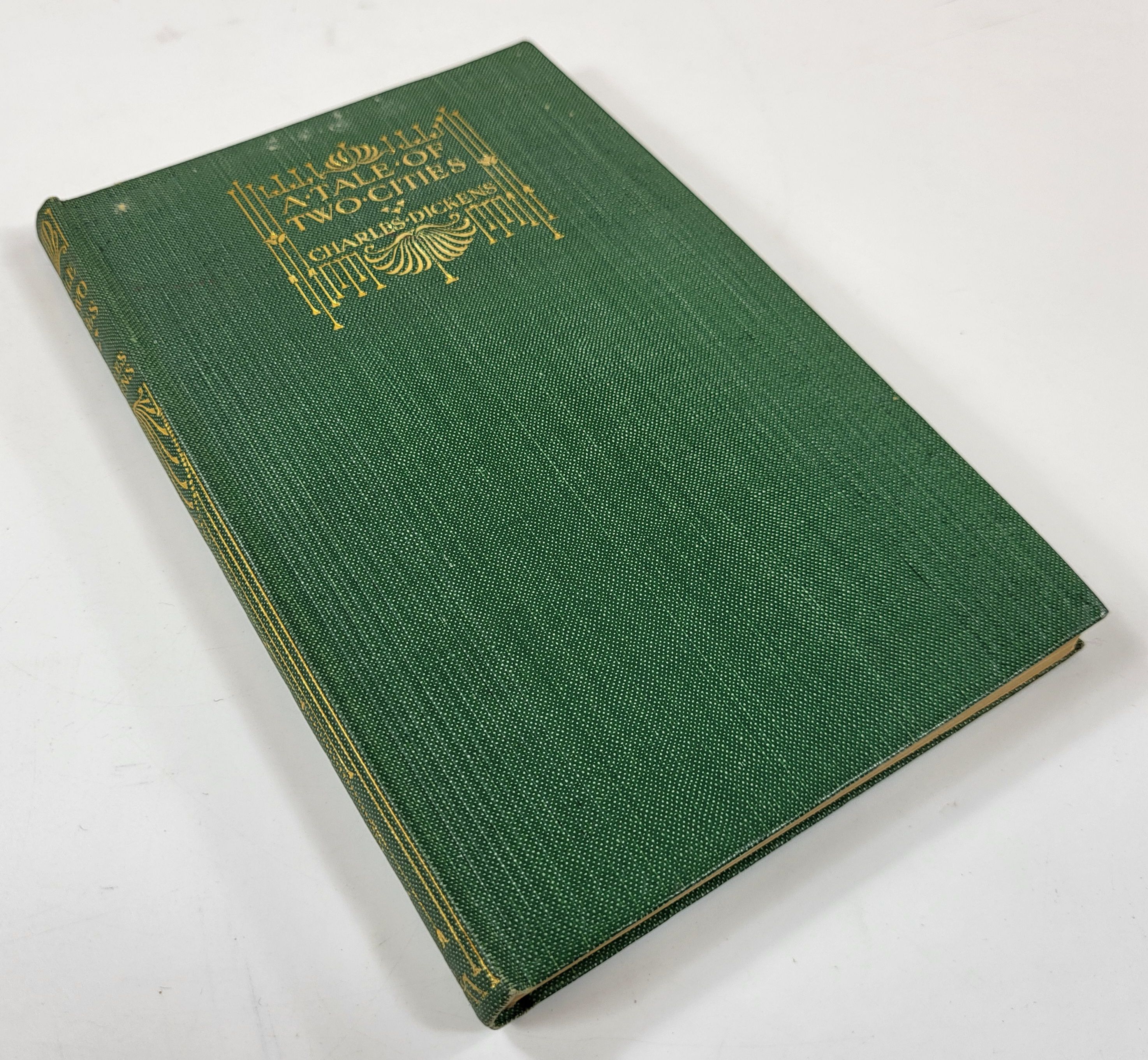 A Tale of Two Cities. Macmillan's Illustrated Pocket Dickens