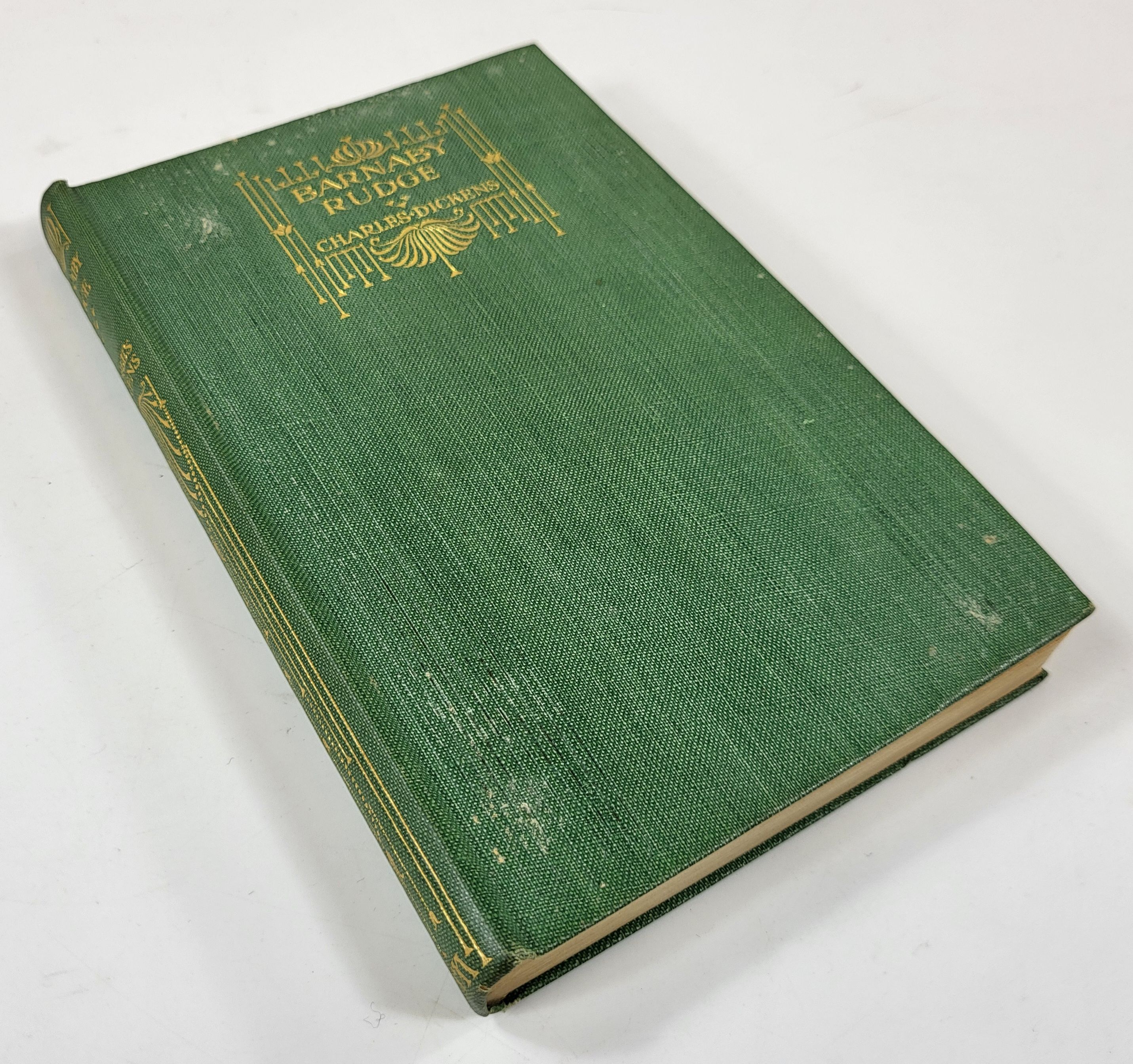 Barnaby Rudge. Macmillan's Illustrated Pocket Dickens