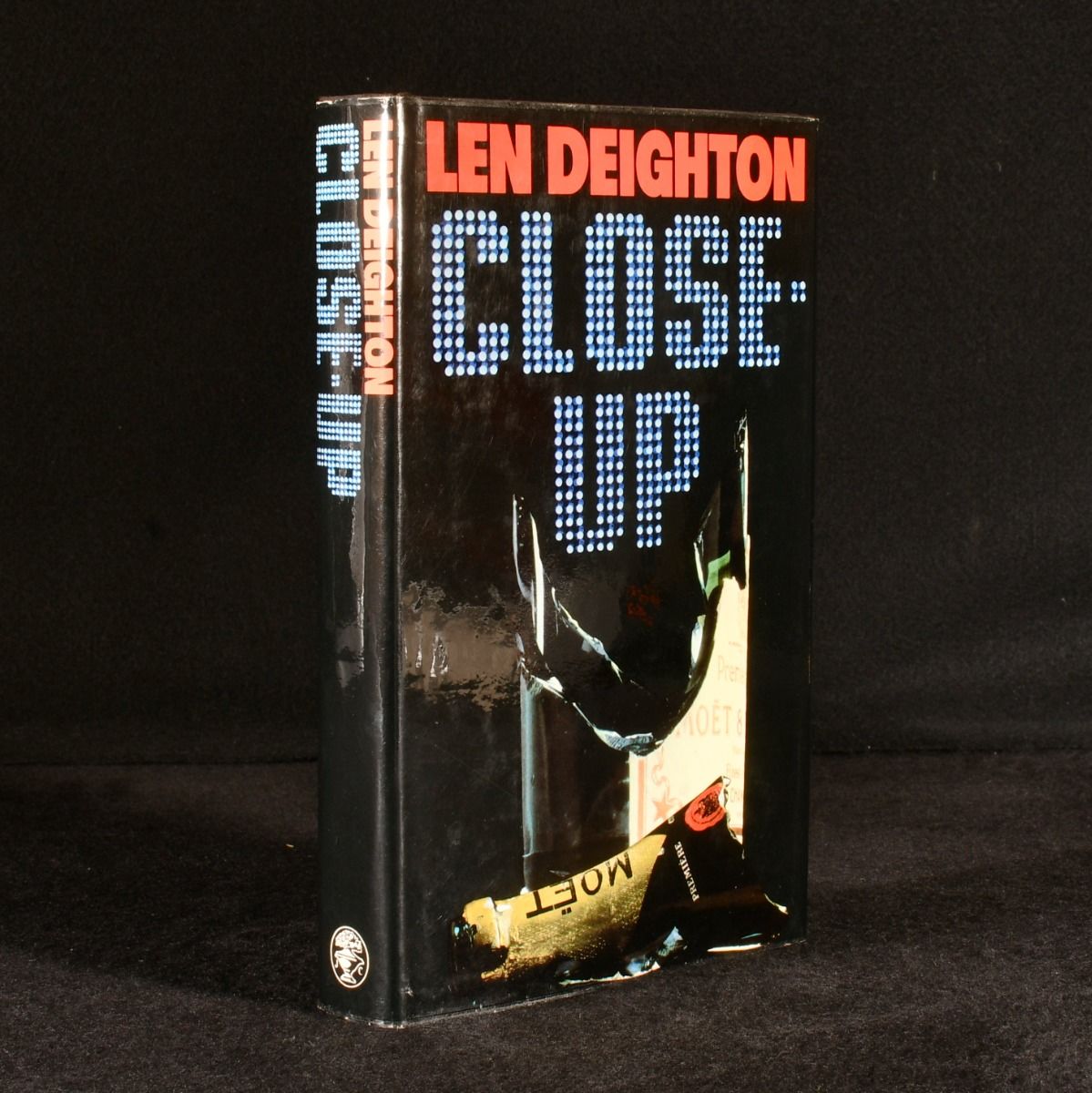 Len Deighton - Close Up