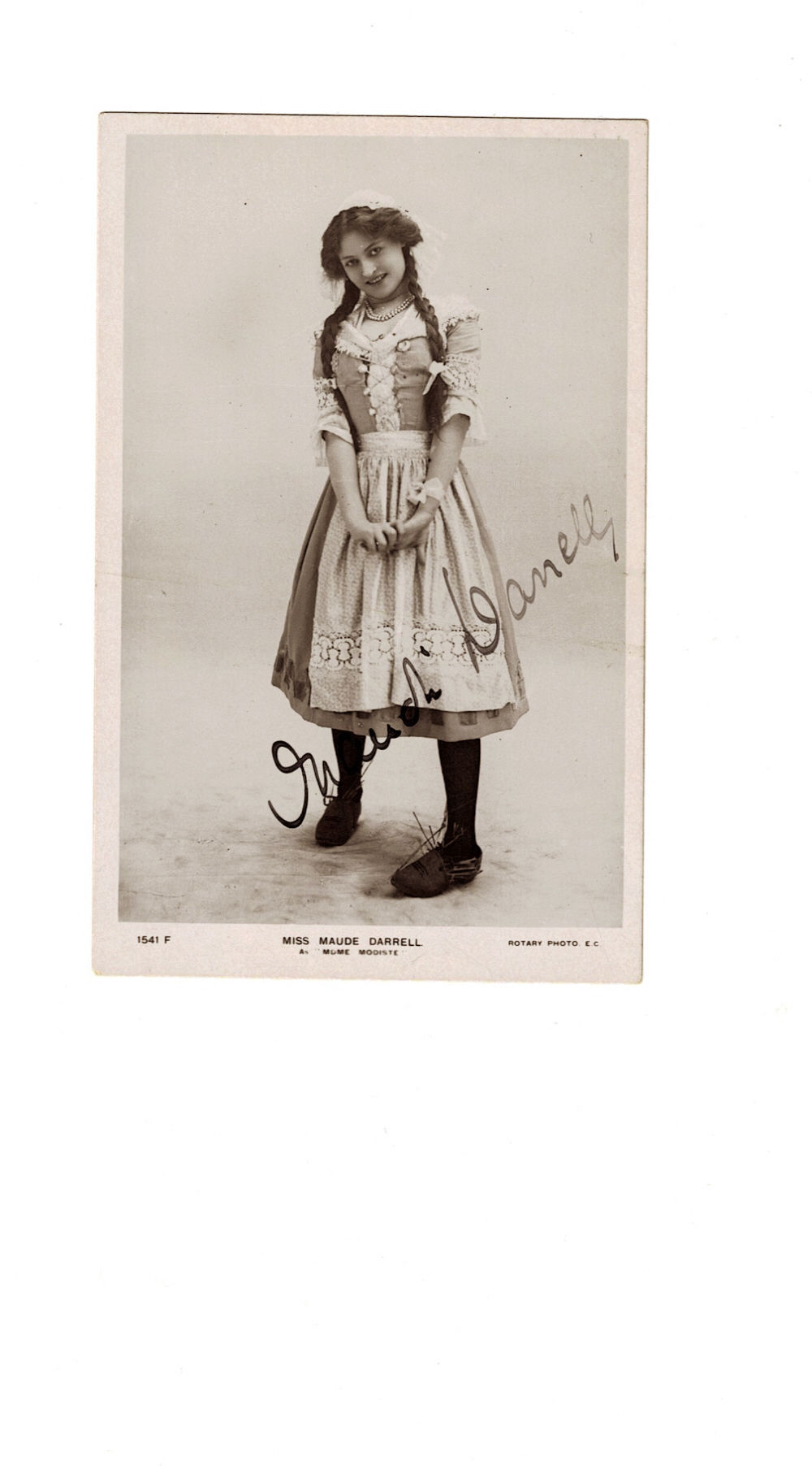 REAL PHOTO POSTCARD SIGNED by the Actress MAUDI DARRELL.