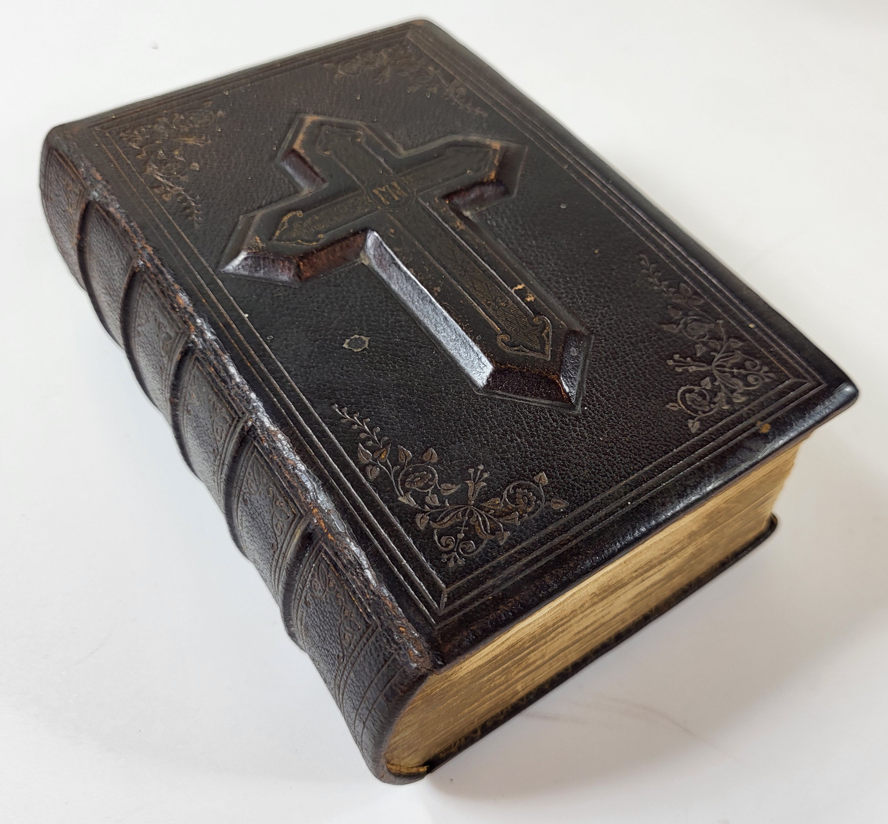 St. John's Manual: A Guide to the Public Worship and Services of The Catholic Church, and a Collection of Devotions for the Private Use of the Faithful