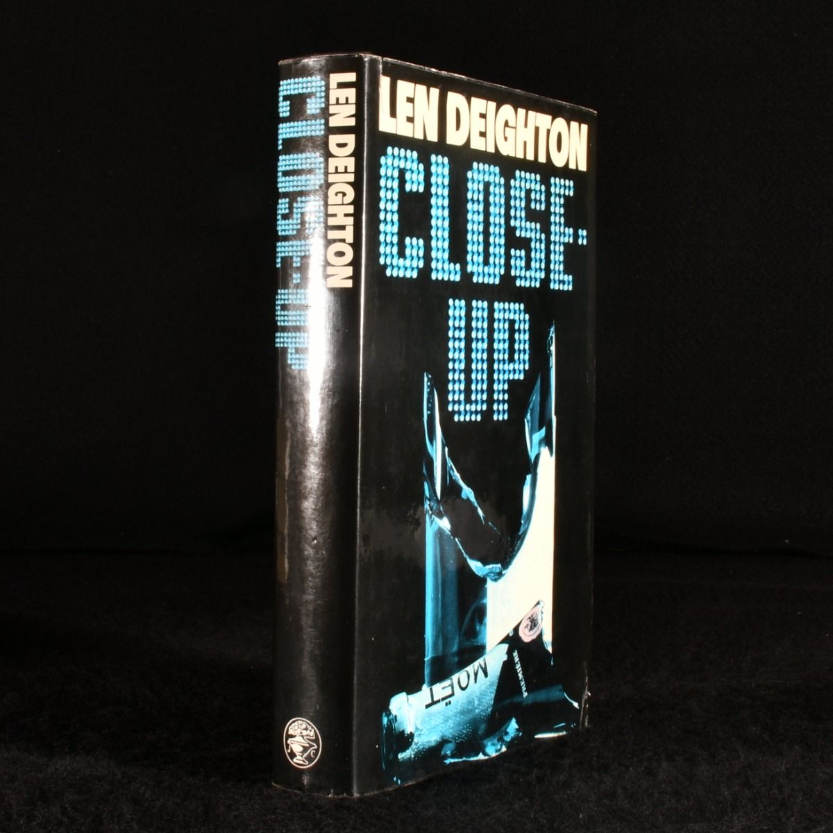 Len Deighton - Close Up