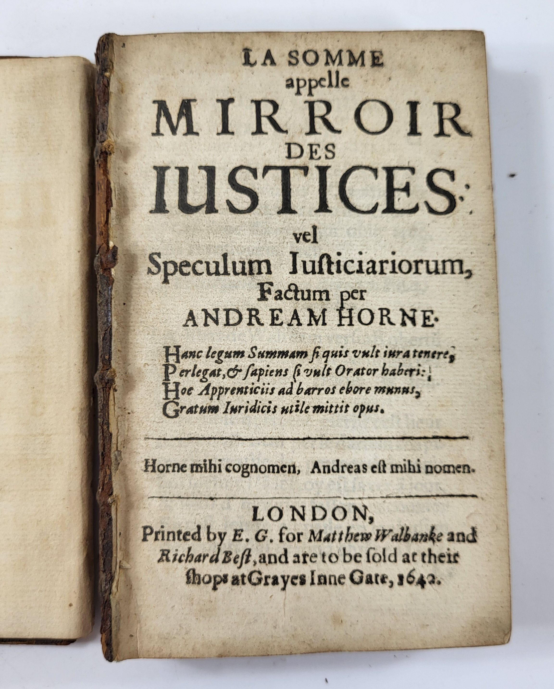 La Somme Apelle Mirroir Des Iustices [Justices]: Vel Speculum Iusticiariorum [Justiciariorum], Factum Per Andream Horne
