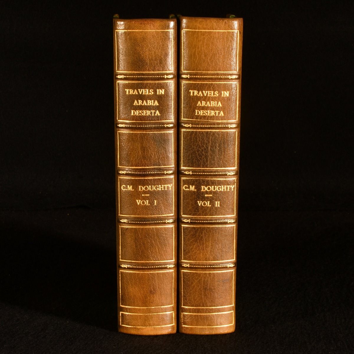 Charles M. Doughty; T. E. Lawrence [intro.] - Travels in Arabia Deserta