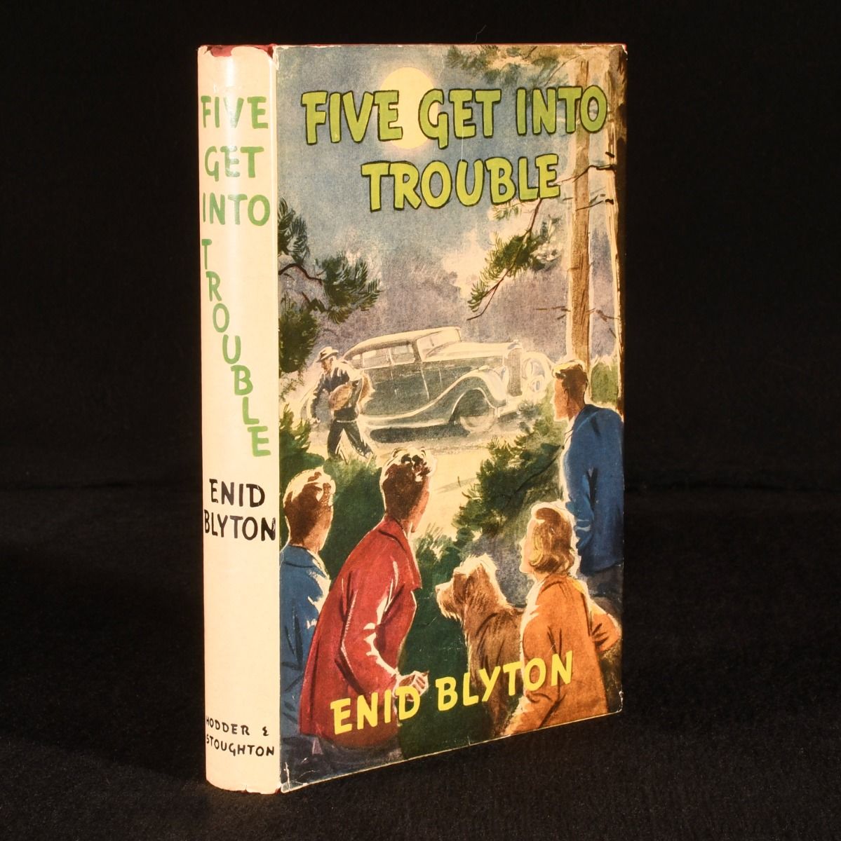 Enid Blyton - Five Get Into Trouble